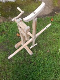 Starožitný navíjecí stroj na přízi