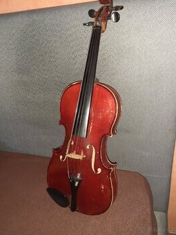 Celé housle Cremona.
