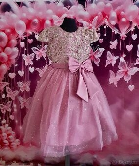 Luxusní pudrově růžové společenské šaty