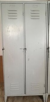 Plechové šatní skříňky