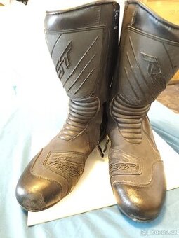 Boty na Moto