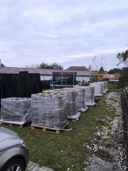 Svahová tvárnice, ztracené bednění (cihly)