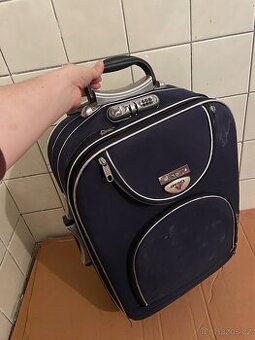 Kufr, cestovní kufr na kolečkách s tažným madlem