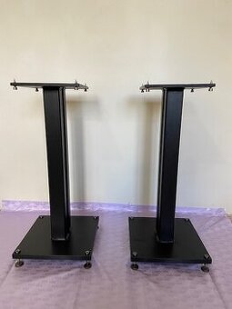 DVA KOVOVÉ STOJANY NA REPRODUKTORY