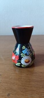 Keramická chodská vázička s kytičkami