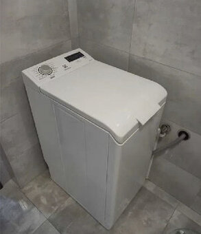 Vrchem plněná pračka Electrolux na 6kg