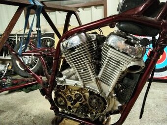 Rozebraný motor VS Suzuki 800