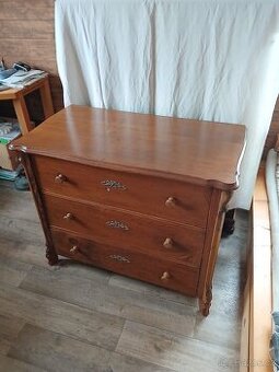 Starožitná komoda, prádelník po renovaci