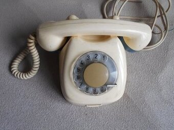 Starý telefon TESLA z roku 1971