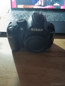 Tělo Nikon D3000 bez baterie
