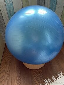 Gymnastický míč cca 60 cm