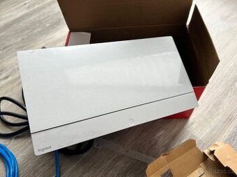 LEGRAND INCARA PopUp výklopná krabice vybavená