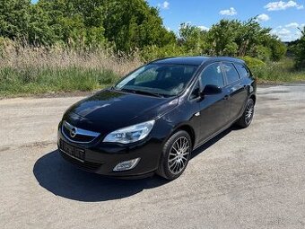 Opel Astra J Combi 1.4T 103kw, 1.Majitel, SERVISOVANÝ, STK