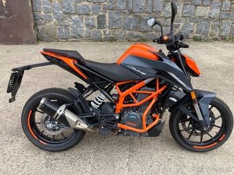 Ktm Duke 390 rok 2023 pouze 1990 km