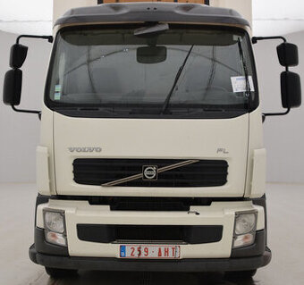Volvo , Renault