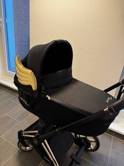 Cybex Priam by Jeremy Scott Wings – ve skvělém stavu