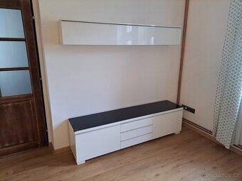 IKEA (Besta) TV stolek a nástěnná skříňka
