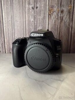 Canon EOS 250D fotoaparát