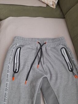 šedé tepláky vel. S