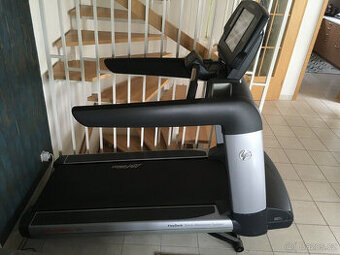 Běžecký pás Life Fitness Elevation Engage 95T