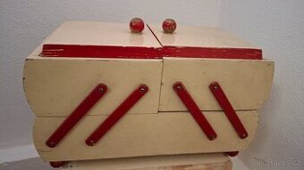 Staré zachovalé funkční dřevěné šitíčko