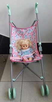 Kočárek s mrkací panenkou