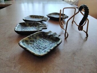 PRODÁM SADU POPELNÍKŮ