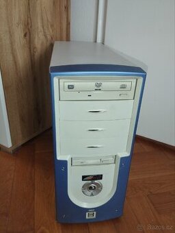 Neznačkový stolní počítač