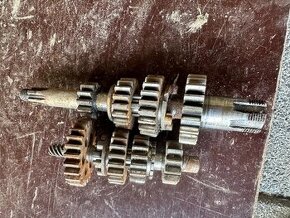 Predám prevodovka JAWA 250 350 dobré nábehy  3.