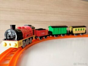 VLÁČEK NA BATERKY S KOLEJEMI – uhlák, vagonky, věk 3+