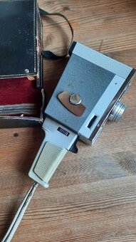 Retro mechanická kamera.