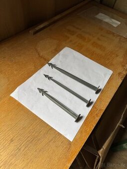 plastové kotevní kolíky