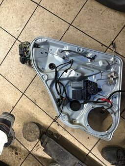 Passat b5.5 zadní levá stahovačka+ zamek