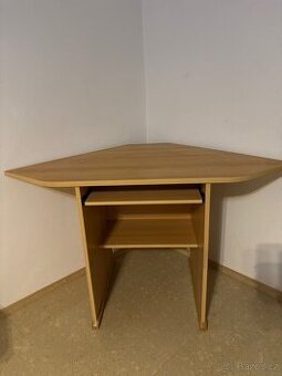 Rohový psací stůl