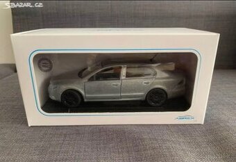 Abrex Skoda Superb 1:24 vyrobni vzorek T1, jen 150 ks
