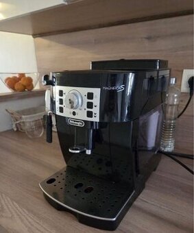Delonghi magnifica S, automatický kávovar