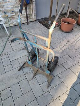 Rudl vozík na plynové bomby