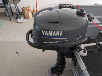 Prodám lodní motor Yamaha 4hp dlouhá noha