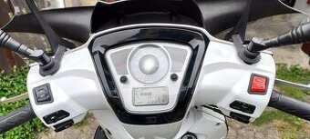 Kymco People GT 300