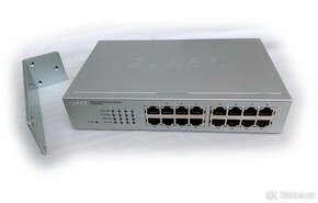 Switch Zyxel 16 portů