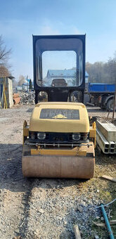 Vibrační válec CAT CB 224D