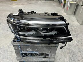 VW Tiguan pravé přední světlo