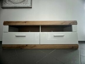 TV stolek
