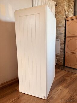 Nástěnná kuchyňská bílá skříňka IKEA