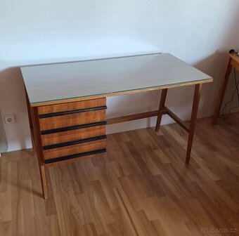 Dřevěný psací stůl (ev. včetně dopravy)