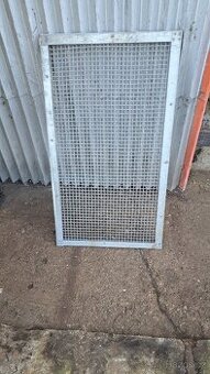 Větrací mřižka a žaluzie