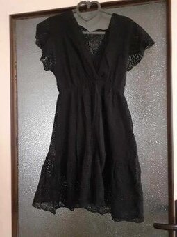 Mini krajkové černé šaty, univerzální