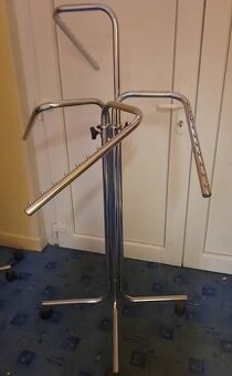 Štendr/stojan čtyřramenný