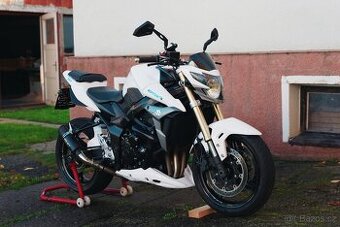 Suzuki GSR 750