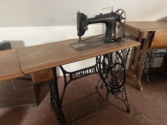 Starožitný šicí stroj Singer – s příklopem